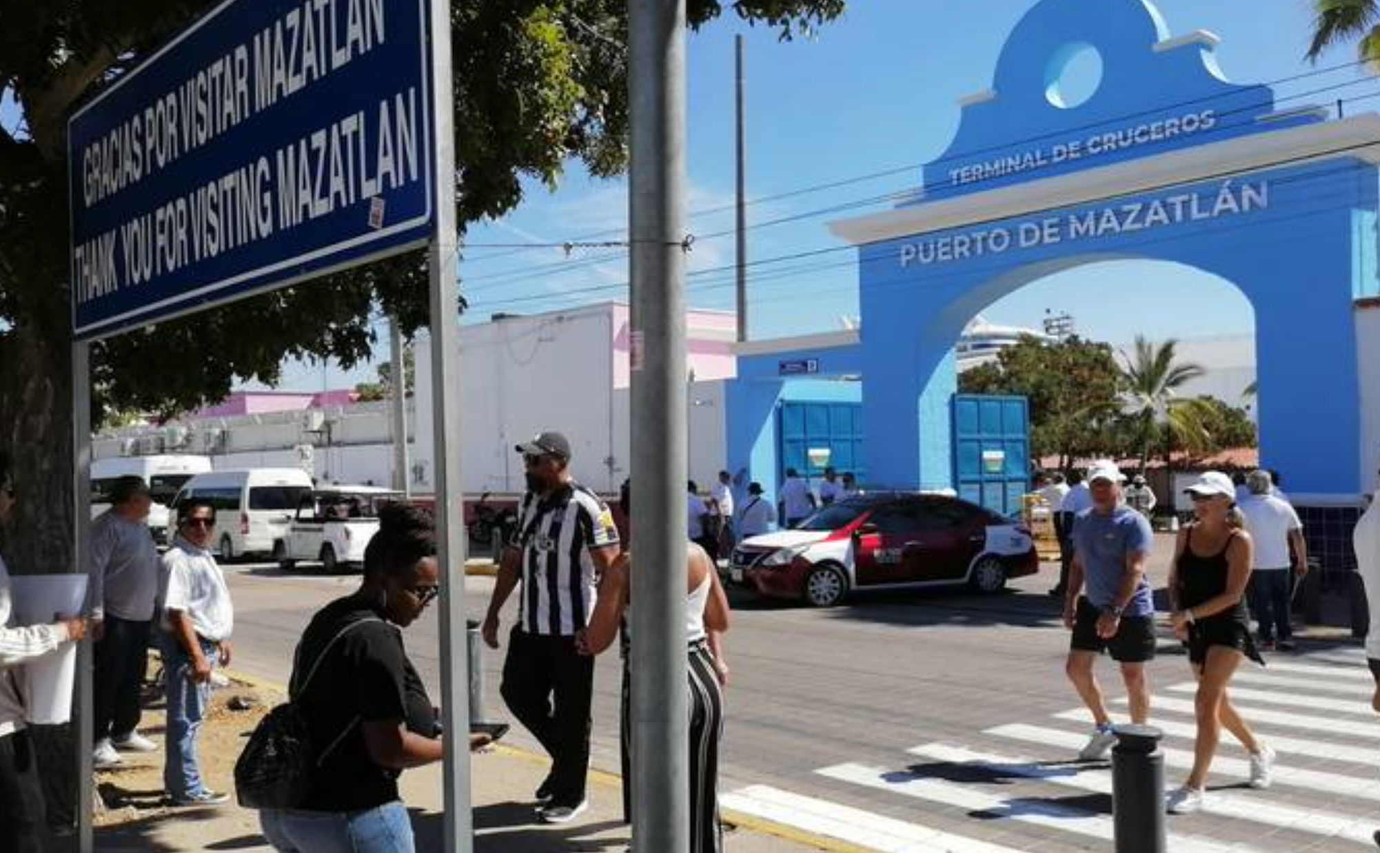 Triunfa turismo en Mazatlán con la llegada de crucero